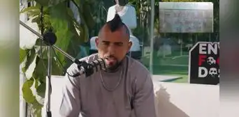 Arturo Vidal reconoce que pintó el camerino del Estadio Nacional con Chile en las Eliminatorias 2018: “Me acuerdo que escribimos" Arturo Vidal reconoce que pintó el camerino del Estadio Nacional con Chile en las Eliminatorias 2018: “Me acuerdo que escribimos"