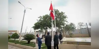 Se realizó ceremonia de izamiento del pabellón nacional y de la bandera de Sullana en la sede principal de la Corte "Enrique Mendoza Ramírez"