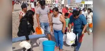Desesperación en Mala por falta de agua: vecinos cargan baldes y recurren a vertientes no potables Desesperación en Mala por falta de agua: vecinos cargan baldes y recurren a vertientes no potables