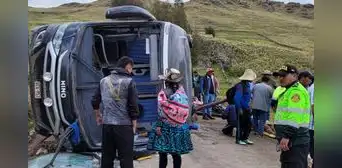 Bus que partió de Cusco registró volcadura en Chumbivilcas: reportan una mujer fallecida y 39 heridos Bus que partió de Cusco registró volcadura en Chumbivilcas: reportan una mujer fallecida y 39 heridos