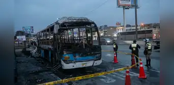 Bus de la empresa ETSIBOSA es incendiado en El Agustino: conductor resulta herido tras quedar envuelto en llamas Bus de la empresa ETSIBOSA es incendiado en El Agustino: conductor resulta herido tras quedar envuelto en llamas