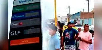 Taxistas en Chiclayo protestan por alza de combustible ante crisis por GNV: “Ahora invertimos más de S/100” Taxistas en Chiclayo protestan por alza de combustible ante crisis por GNV: “Ahora invertimos más de S/100”