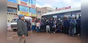Juliaca: paro de transportistas bloquea vías hacia Puno y Azángaro por alza del combustible
