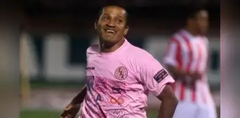 Anuncian película de Carlos 'Kukín' Flores, leyenda del fútbol peruano considerado el "verdadero 10 de la calle"