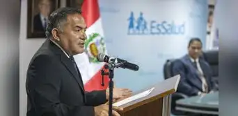 Luis Rosales Pereda asume como nuevo presidente ejecutivo de EsSalud tras renuncia de Segundo Acho Luis Rosales Pereda asume como nuevo presidente ejecutivo de EsSalud tras renuncia de Segundo Acho