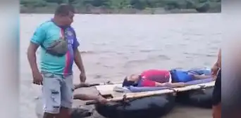 Pacientes son trasladados en balsas improvisadas para recibir atención médica tras crecida del río en Piura Pacientes son trasladados en balsas improvisadas para recibir atención médica tras crecida del río en Piura