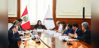 Héctor Valer, vocero de Somos Perú, anunció que dará voto de confianza al gabinete de Denisse Miralles