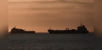 Irán permite el paso de buques petroleros selectos por el estrecho de Ormuz, según Reuters y Bloomberg