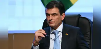 Gobierno de Rodrigo Paz enfrenta crisis en Bolivia por gasolina contaminada que dañó más de 10.000 vehículos Gobierno de Rodrigo Paz enfrenta crisis en Bolivia por gasolina contaminada que dañó más de 10.000 vehículos