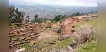 Familias en Áncash piden apoyo ante intensas lluvias y falla geológica que destruye sus casas: “Está desapareciendo el pueblo entero”