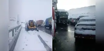 Fuerte nevado bloquea la Carretera Central en Ticlio y varios vehículos quedan varados