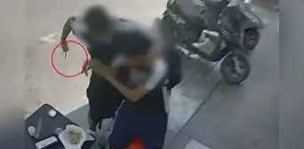 Escolar es asaltado mientras comía salchipapa en Los Olivos: lo golpearon para robarle el celular Escolar es asaltado mientras comía salchipapa en Los Olivos: lo golpearon para robarle el celular