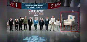 Rafael López Aliaga llega tarde al debate presidencial y no aparece en la fotografía oficial Rafael López Aliaga llega tarde al debate presidencial y no aparece en la fotografía oficial
