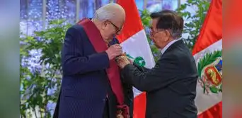 Julio Velarde: Presidente Balcázar condecora al titular del BCRP con la más alta distinción que otorga el Estado peruano