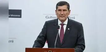 Luis Arroyo anuncia que "próximamente" se definirá la fecha para solicitar el voto de confianza al Congreso Luis Arroyo anuncia que "próximamente" se definirá la fecha para solicitar el voto de confianza al Congreso