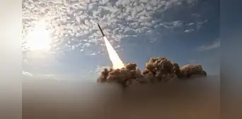 Irán asegura haber atacado un buque de apoyo militar estadounidense en Omán con misiles de la Guardia Revolucionaria Irán asegura haber atacado un buque de apoyo militar estadounidense en Omán con misiles de la Guardia Revolucionaria