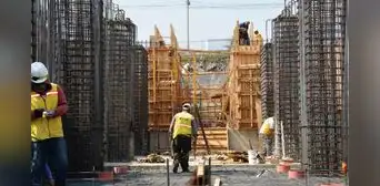 Construcción inicia fuerte, pero perdería ritmo por crisis de combustibles, clima y trabas en proyectos