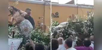 Ica: imagen de Jesús se quiebra durante procesión por Domingo de Resurrección en la Plaza de Armas Ica: imagen de Jesús se quiebra durante procesión por Domingo de Resurrección en la Plaza de Armas