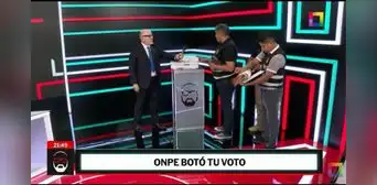 Policía anticorrupción irrumpe programa de Beto Ortiz por cédulas halladas en Surquillo