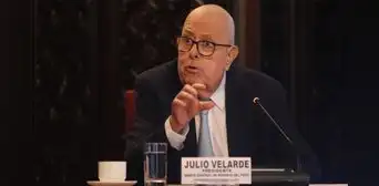 Julio Velarde afirma que "en principio no" continuaría en el BCRP: "la autonomía se mantiene" Julio Velarde afirma que "en principio no" continuaría en el BCRP: "la autonomía se mantiene"