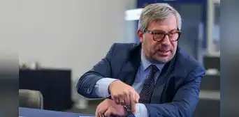 Procuraduría solicita acceso a llamadas y mensajes de Corvetto por contratación de transporte electoral