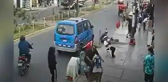 Delincuentes disparan a vigilante en mercado de San Juan de Lurigancho a plena luz del día Delincuentes disparan a vigilante en mercado de San Juan de Lurigancho a plena luz del día