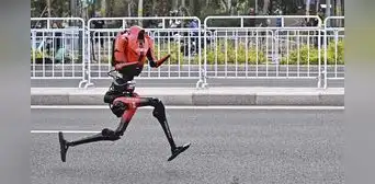 China y su robot humanoide hacen historia al ganar la media maratón de Pekín y superar récord humano China y su robot humanoide hacen historia al ganar la media maratón de Pekín y superar récord humano