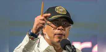 Gustavo Petro escala su disputa con el Banco de la República y amenaza con volver a subir el sueldo mínimo Gustavo Petro escala su disputa con el Banco de la República y amenaza con volver a subir el sueldo mínimo