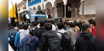 Cusco mantiene medio pasaje universitario en S/0.50 tras protesta de estudiantes de la UNSAAC Cusco mantiene medio pasaje universitario en S/0.50 tras protesta de estudiantes de la UNSAAC