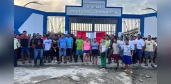 Padres de familia toman colegio en Loreto por falta de maestros que deja sin clases a más de 400 escolares Padres de familia toman colegio en Loreto por falta de maestros que deja sin clases a más de 400 escolares
