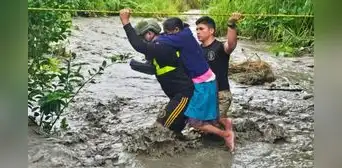 Fuertes lluvias destruyen puente y afectan 40 viviendas en Ayacucho: familias quedan incomunicadas Fuertes lluvias destruyen puente y afectan 40 viviendas en Ayacucho: familias quedan incomunicadas