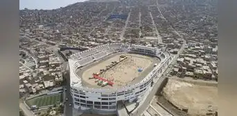 El enorme estadio en Lima Sur que costó S/18 millones, tiene 50 palcos y que terminó convertido en un basurero El enorme estadio en Lima Sur que costó S/18 millones, tiene 50 palcos y que terminó convertido en un basurero