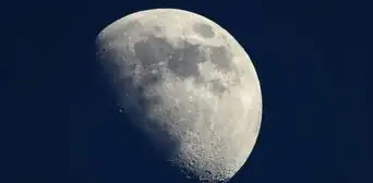 Científicos chinos descubren un mineral en la Luna que podría modificar radicalmente la tecnología LED en la Tierra