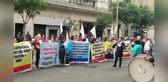 Denuncian desmantelamiento del INABIF: protestan ante el MIMP por riesgo de cierre de centros de acogida de menores