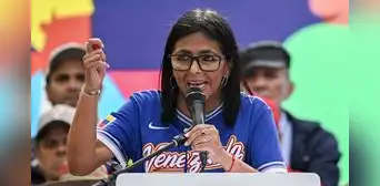 Gobierno interino de Venezuela sube sueldo mínimo a 240 dólares, pero queda lejos del costo de la canasta básica
