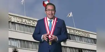 JNE condena amenazas frente a casa de Roberto Burneo realizadas por manifestantes a favor de narrativa del fraude JNE condena amenazas frente a casa de Roberto Burneo realizadas por manifestantes a favor de narrativa del fraude