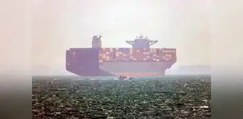 Emiratos Árabes Unidos enfrenta ataques con misiles de Irán mientras arde un barco surcoreano en Ormuz