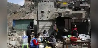 Pobreza en Perú golpea a 8,8 millones: baja a 25,7%, pero no logra romper el rezago de hace seis años Pobreza en Perú golpea a 8,8 millones: baja a 25,7%, pero no logra romper el rezago de hace seis años