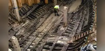 Enterrado bajo una calle desde 1360: obreros querían construir un edificio, pero descubrieron un barco medieval a 24 metros de profundidad