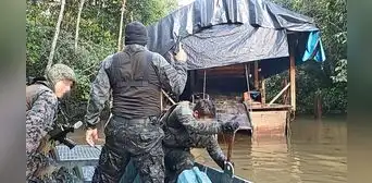 Loreto: Presuntos mineros ilegales atacan a fiscal, policías y militares en río Nanay Loreto: Presuntos mineros ilegales atacan a fiscal, policías y militares en río Nanay