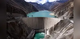 Esta presa de hormigón compactado mide 272 metros y es la más alta del mundo: costará más de 3.500 millones de dólares Esta presa de hormigón compactado mide 272 metros y es la más alta del mundo: costará más de 3.500 millones de dólares