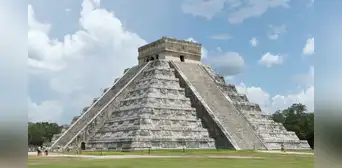 Nuevas revelaciones arqueológicas en la pirámide de Chichén Itzá: el Templo de Kukulcán como parte del calendario maya
