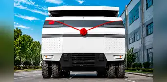 China supera sus límites con el primer camión minero 8x4 sin conductor, capaz de dominar terrenos difíciles al girar sobre su eje