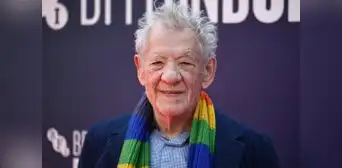 Ian McKellen recuerda que le aconsejaron "no inmiscuirse" en política: “No seguí el consejo de una generación anterior” Ian McKellen recuerda que le aconsejaron "no inmiscuirse" en política: “No seguí el consejo de una generación anterior”