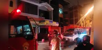 Cobrador se quedó dormido y extorsionadores le prendieron fuego a su combi en Santa Anita: quedó gravemente herido Cobrador se quedó dormido y extorsionadores le prendieron fuego a su combi en Santa Anita: quedó gravemente herido