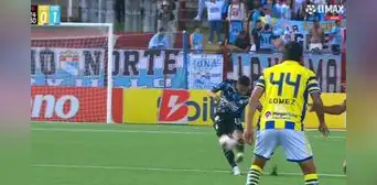 Yoshimar Yotún anota descomunal golazo que va directo al Puskás: le pegó de media cancha para el 1-0 de Sporting Cristal