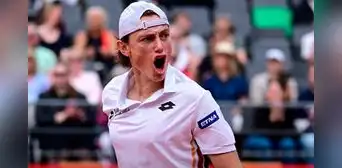Ignacio Buse logró histórico triunfo sobre Jakub Menšík y avanzó a cuartos de final de ATP 500 de Hamburgo