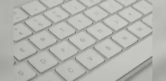 ¿Sabías para qué sirve la pequeña rayita en las teclas F, J y el número 5 de tu teclado? ¿Sabías para qué sirve la pequeña rayita en las teclas F, J y el número 5 de tu teclado?