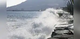 Indeci y la Marina emiten alerta por oleajes que afectarán toda la costa peruana desde este sábado 23