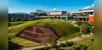 El único centro comercial en América Latina que fue construido sobre un sitio arqueológico desde hace 23 años: piezas valiosas son exhibidas El único centro comercial en América Latina que fue construido sobre un sitio arqueológico desde hace 23 años: piezas valiosas son exhibidas
